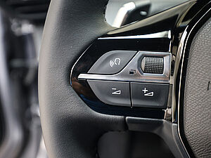 Peugeot 2008 Allure HYBRID 145 e-DSC6 20 navigation
