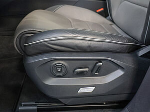 Volkswagen Touareg R-Line 3.0 TDI 4M 34 navigation