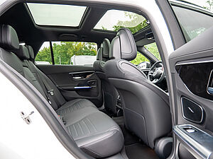 Mercedes-Benz C 200 T AMG Line 5 navigation