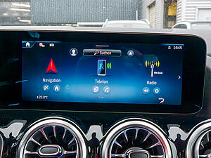 Mercedes-Benz GLA 180 Edition AMG Line 10 navigation