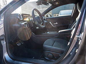 Mercedes-Benz A 180 AMG Line 8 navigation
