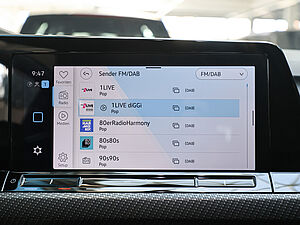 Volkswagen Golf VIII Variant R-Line 1,5 l eTSI DSG 14 navigation