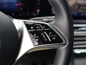 Mercedes-Benz V 300 d AVANTGARDE Extralang 17 navigation