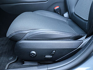 Mercedes-Benz C 180 T Avantgarde Advanced 29 navigation