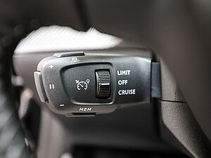 Peugeot 208 Neuer Allure HYBRID 100 e-DSC6 30 navigation