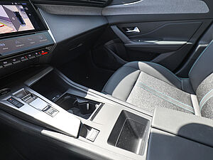 Peugeot 308 Allure HYBRID 145 e-DSC6 17 navigation