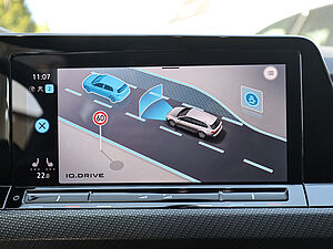 Volkswagen Golf VIII Variant R-Line 1,5 l eTSI DSG 16 navigation