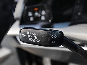 Volkswagen Golf VIII Variant R-Line 1,5 l eTSI DSG 30 navigation