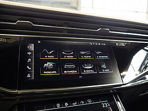 Audi Q8 50 TDI quattro S line 14 navigation