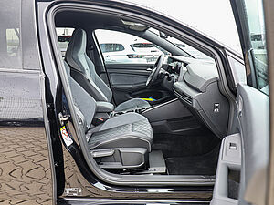 Volkswagen Golf VIII Variant R-Line 1,5 l eTSI DSG 2 navigation