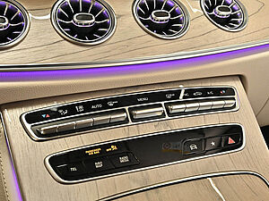 Mercedes-Benz E 220 d Coupé AMG Line 13 navigation