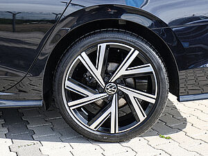 Volkswagen Golf VIII Variant R-Line Black 1.5 l eTSI DSG 8 navigation