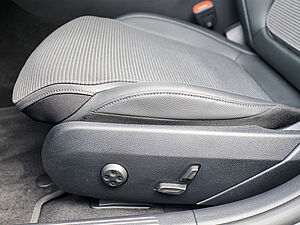 Mercedes-Benz C 180 T Avantgarde Advanced 29 navigation