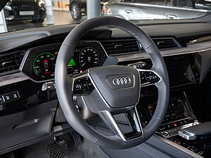 Audi Q8 e-tron Q8 S line 50 e-tron quattro 22 navigation