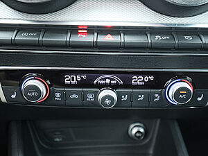 Audi Q2 35 TFSI S Line Black 13 navigation