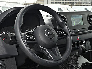 Mercedes-Benz Sprinter 317 CDI Kasten L4H2 19 navigation