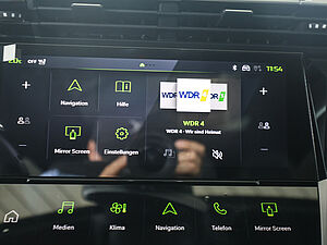 Peugeot 408 GT HYBRID 145 e-DSC6 10 navigation
