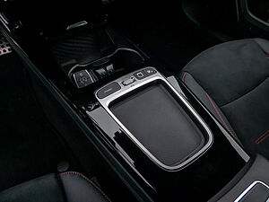 Mercedes-Benz A 200 AMG Line 12 navigation