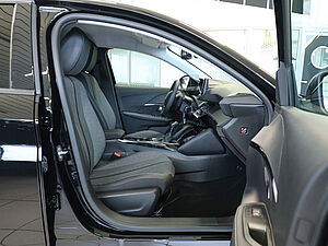 Peugeot 208 Neuer Allure PureTech 100 2 navigation