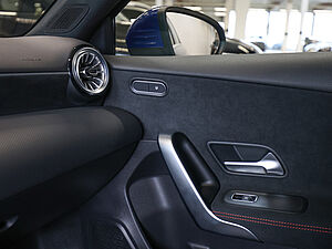 Mercedes-Benz A 220 4M AMG Sport Advanced Plus 17 navigation