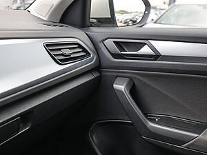 Volkswagen T-Roc Life 1.5 l TSI DSG 19 navigation