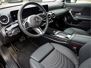 Mercedes-Benz A 180 Progressive Advanced 8 navigation