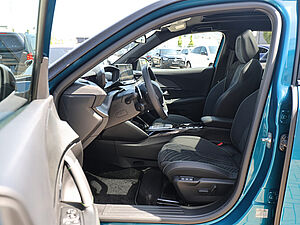 Peugeot 2008 GT HYBRID 145 e-DSC6 9 navigation