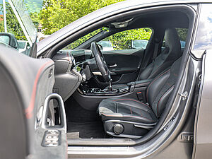 Mercedes-Benz CLA 200 SB AMG 10 navigation