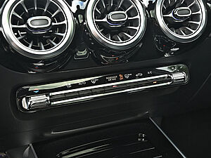 Mercedes-Benz GLA 200 AMG Line 11 navigation