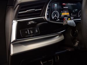 Audi Q8 55 TFSI quattro S line sport MATRIX-LED BT 24 navigation
