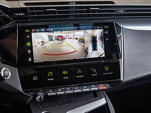 Peugeot 308 GT HYBRID 136 e-DSC6 9 navigation