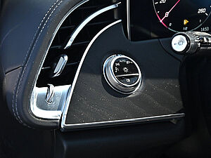 Mercedes-Benz E 200 T AMG Line 22 navigation