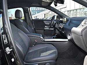 Mercedes-Benz GLA 220 4M AMG Line 3 navigation