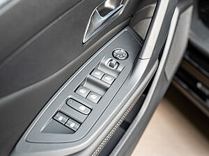 Peugeot 308 SW Allure BlueHDi 130 EAT8 19 navigation