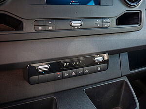 Mercedes-Benz Sprinter 316 CDI Doka Tiefrahmenpritsche Breit L3 11 navigation