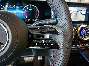 Mercedes-Benz GLA 180 Edition AMG Line AHK 15 navigation