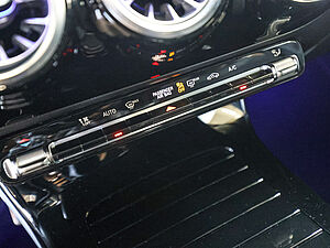 Mercedes-Benz CLA 200 SB AMG Sport Edition 14 navigation