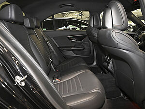 Mercedes-Benz C 300 e 4M AMG Line 5 navigation