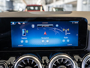 Mercedes-Benz GLA 200 AMG Sport Premium 11 navigation