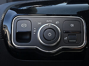 Mercedes-Benz A 180 AMG Line 19 navigation