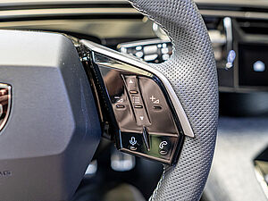Peugeot 5008 GT HYBRID 145 e-DSC6 14 navigation