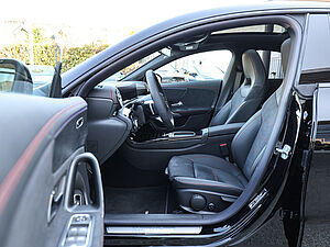 Mercedes-Benz CLA 200 Coupé AMG Line 9 navigation
