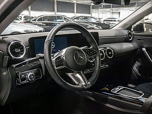 Mercedes-Benz A 250 e Progressive 28 navigation
