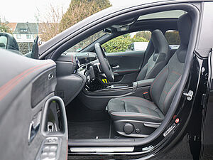 Mercedes-Benz CLA 180 AMG Line Edition 9 navigation