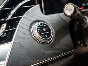 Mercedes-Benz E 200 T Avantgarde Advanced Plus 18 navigation