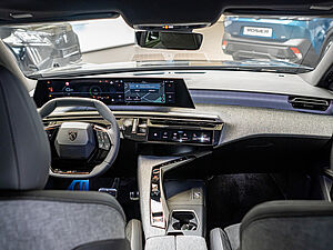 Peugeot 5008 GT HYBRID 145 e-DSC6 6 navigation