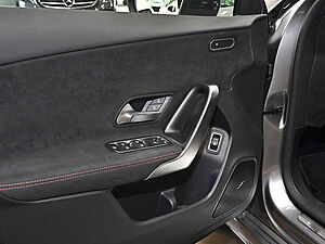 Mercedes-Benz A 250 e AMG Line 31 navigation