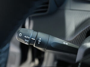 Peugeot 208 Neuer Allure PureTech 100 30 navigation