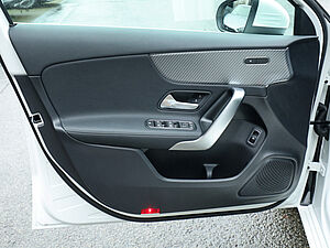 Mercedes-Benz A 250 e Progressive Advanced 33 navigation