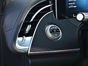 Mercedes-Benz E 200 AMG Line 22 navigation